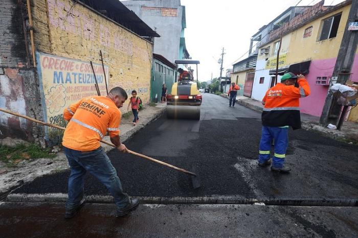 Prefeitura de Manaus intensifica serviços de recapeamento asfáltico na zona Sul