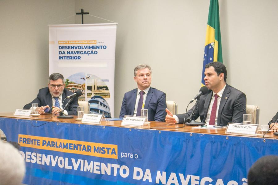 Saullo Vianna promove seminário sobre navegação na Amazônia Saullo Vianna promove seminário sobre navegação na Amazônia