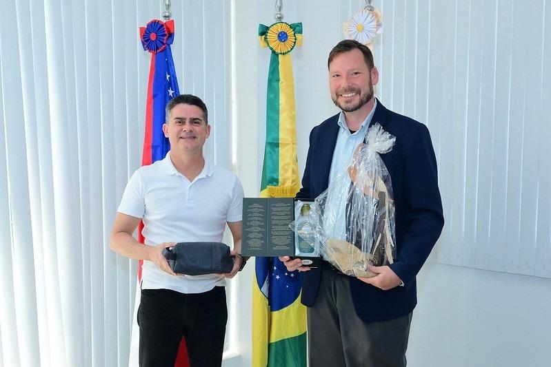 David Almeida recebe visita do primeiro-secretário da Embaixada dos Estados Unidos da América