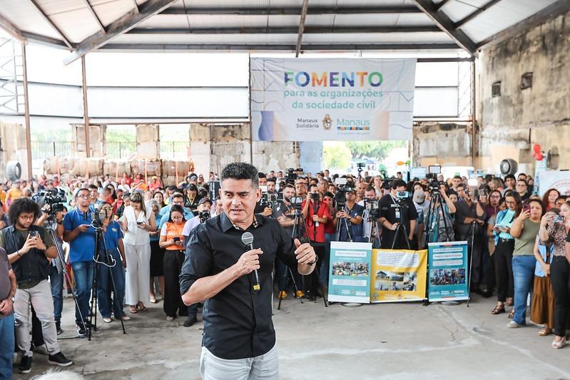 David Almeida entrega equipamentos e anuncia apoio financeiro para 108 organizações da sociedade civil David Almeida entrega equipamentos e anuncia apoio financeiro para 108 organizações da sociedade civil