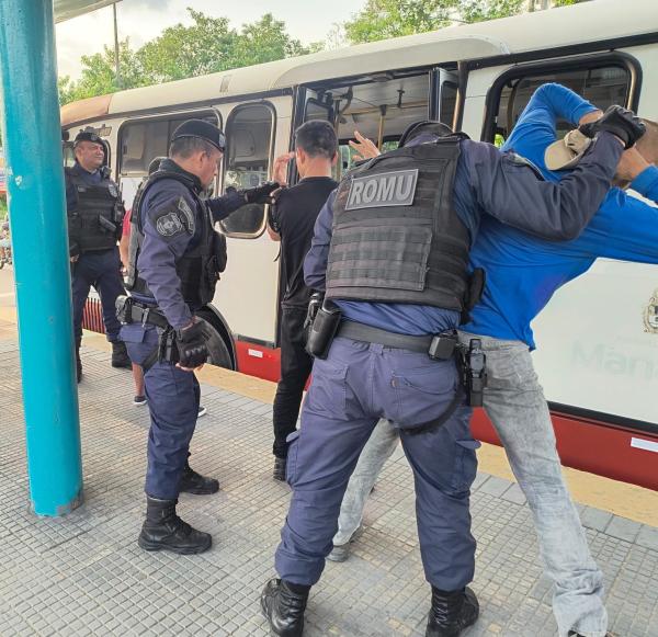 Prefeitura anuncia redução de 45% no número de assaltos a ônibus em Manaus