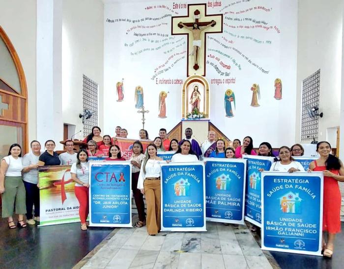 Parintins inicia campanha do Dezembro Vermelho com missa em memória e apoio aos pacientes com HIV/AIDS