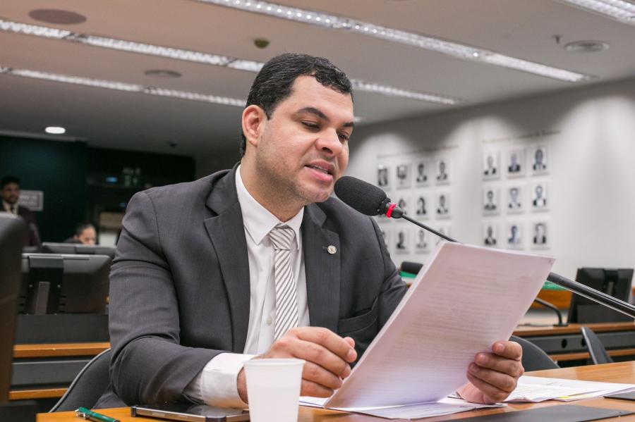 Comissão aprova duas emendas de Saullo Viana para reestruturação do Porto de Parintins Comissão aprova duas emendas de Saullo Viana para reestruturação do Porto de Parintins