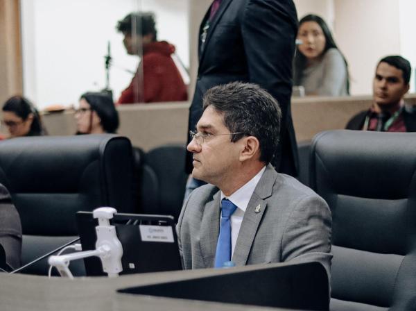 Câmara aprova projeto de Jander Lobato para rastreamento precoce do TDAH em Manaus