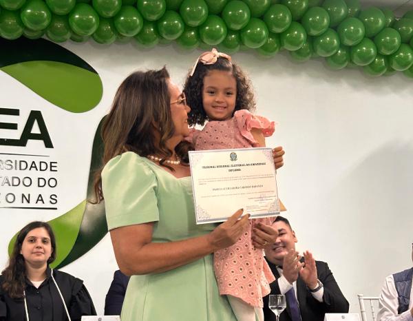 Reeleita, Márcia Baranda é diplomada e será a única mulher na Câmara de Parintins em 2025