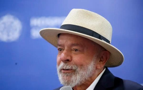Lula realiza exames e recebe alta para retornar a Brasília