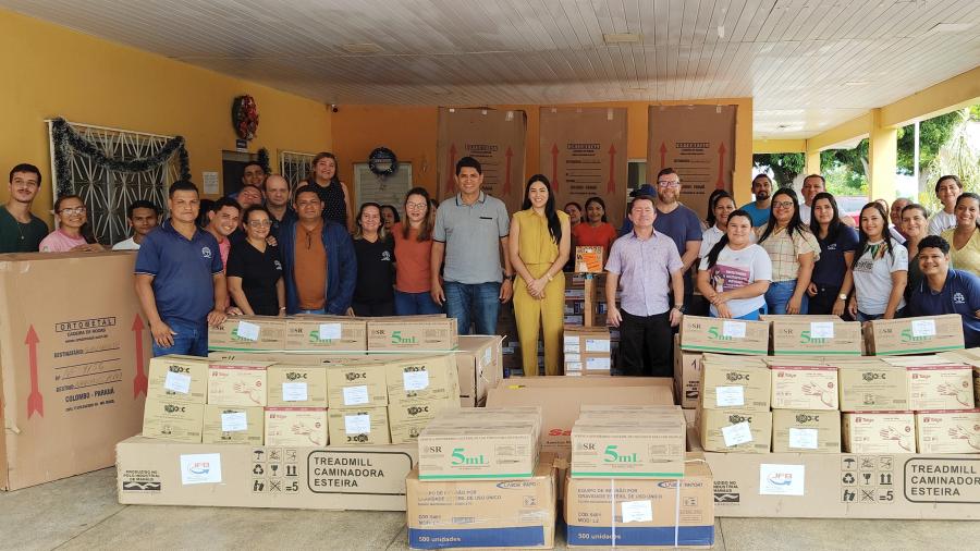Bi Garcia entrega cerca de R$ 500 mil em medicamentos e equipamentos em Parintins Bi Garcia entrega cerca de R$ 500 mil em medicamentos e equipamentos em Parintins