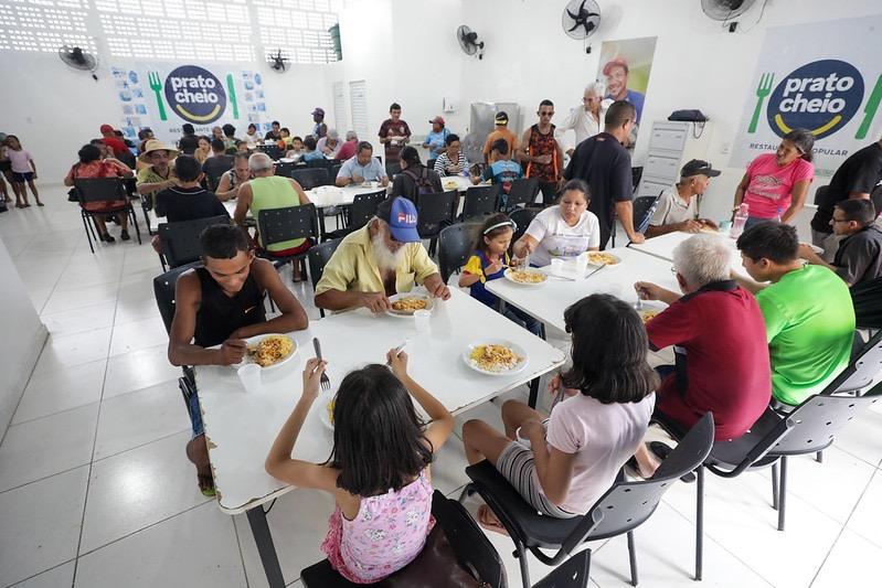 Unidades do Prato Cheio terão almoço especial na véspera de Natal Unidades do Prato Cheio terão almoço especial na véspera de Natal
