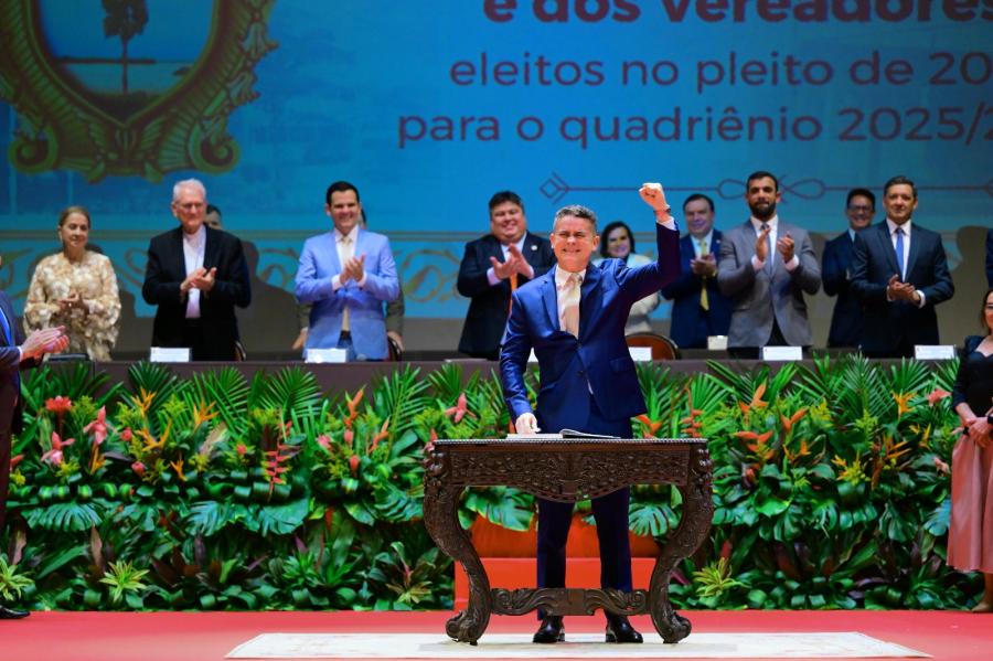 Empossados, David Almeida e Renato Junior focam em segurança, infraestrutura e transparência