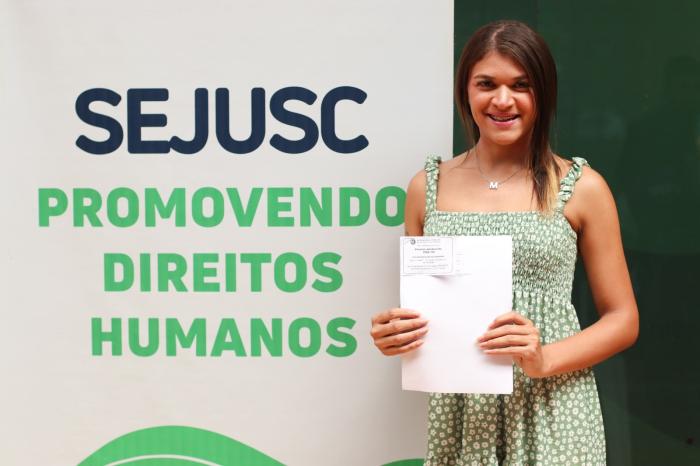 Retificação de nome e gênero marca renascimento para 28 pessoas trans em 2024
