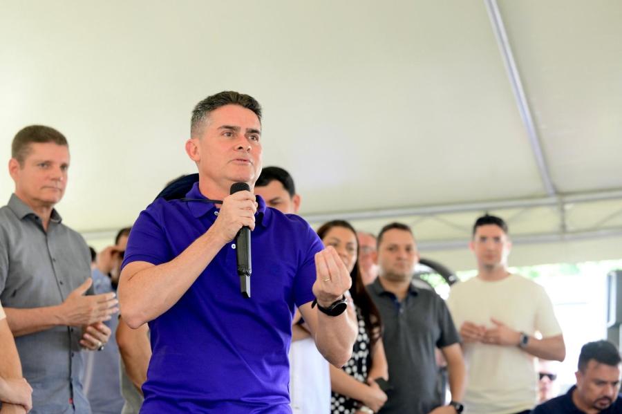 David Almeida entrega 20 novos ônibus e reforça compromisso histórico com o transporte público