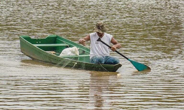 Auxílio a pescadores começa a ser pago na segunda-feira (6) para Amazonas, Pará e Amapá