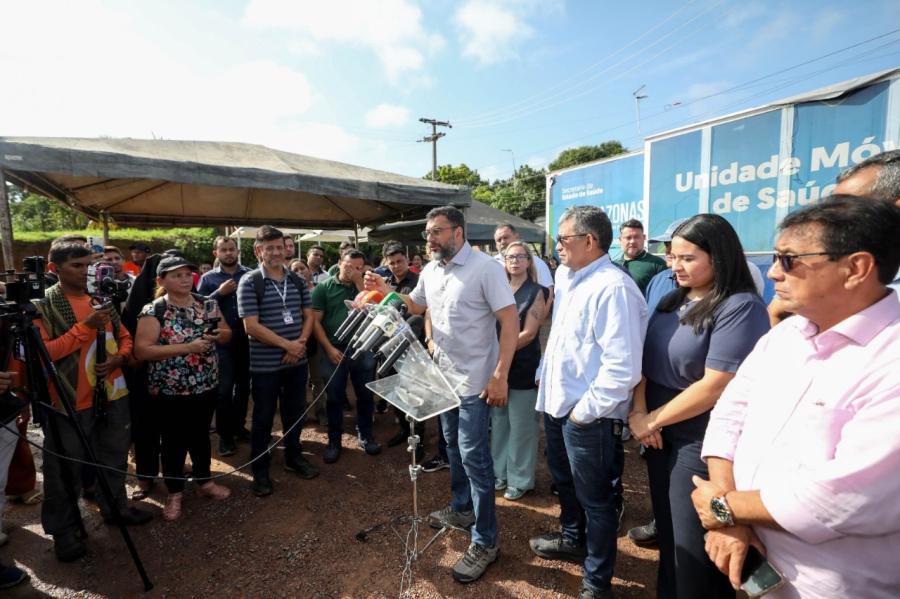 Wilson Lima vistoria atendimentos da primeira Carreta da Saúde do ano, em Iranduba