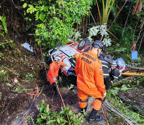 Acidente com ambulância na BR-174 deixa médico e técnica de enfermagem mortos