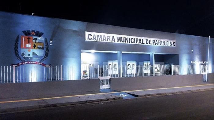 Câmara de Parintins ilumina prédio em apoio à Campanha Janeiro Branco