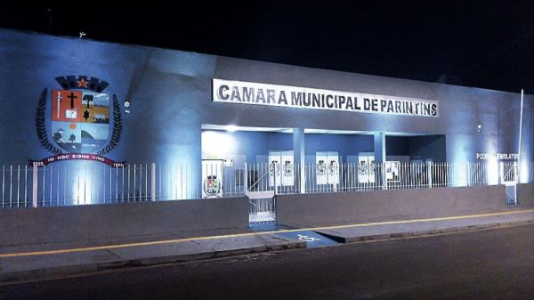 Câmara de Parintins ilumina prédio em apoio à Campanha Janeiro Branco