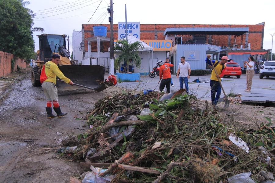 Prefeitura de Parintins avança com mutirão de limpeza na cidade