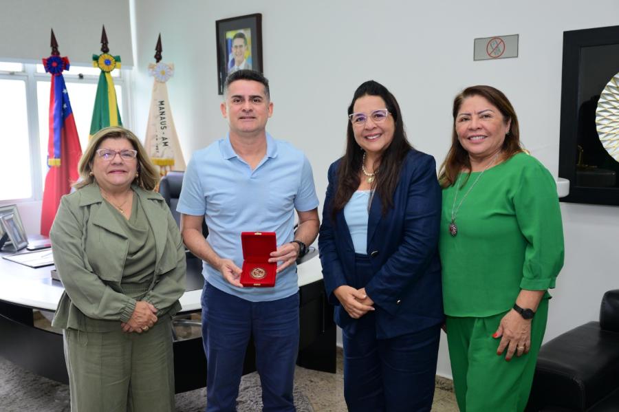 Em encontro com procuradora-geral do MPAM, David Almeida reforça laços institucionais