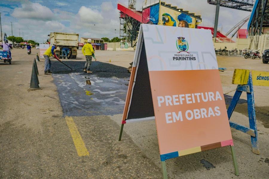 Operação Tapa Buraco revitaliza ruas de Parintins com nova estrutura