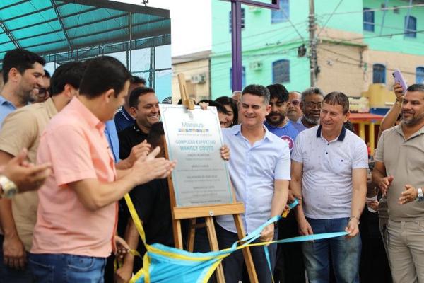 David Almeida entrega complexo esportivo revitalizado no bairro Armando Mendes