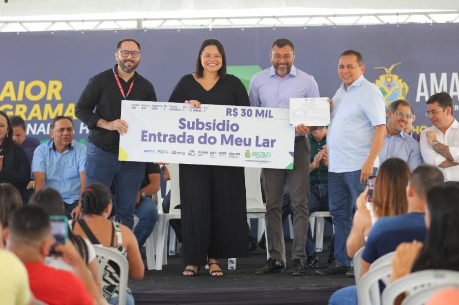 Wilson Lima realiza pagamento de subsídios a 205 famílias pelo programa Amazonas Meu Lar