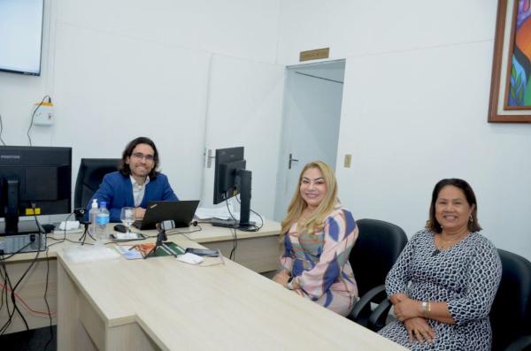 Assistência Social e Juizado da Infância firmam parceria para fortalecer ações em Parintins