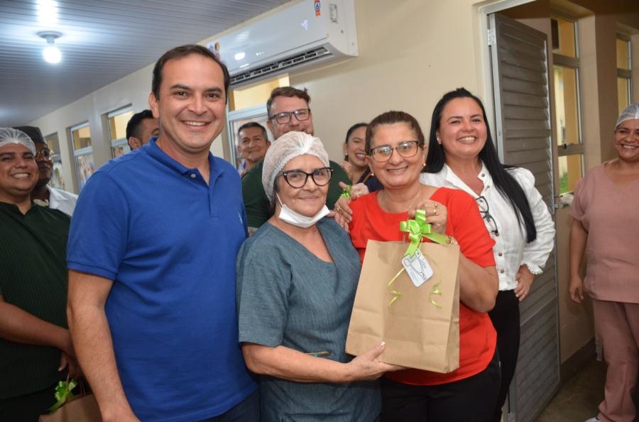 Prefeitura entrega EPIs e rouparias ao Hospital Jofre Cohen para melhorar atendimento