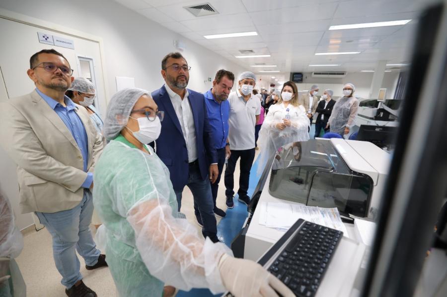 Wilson Lima moderniza laboratório do Hospital Delphina Aziz e amplia sua capacidade