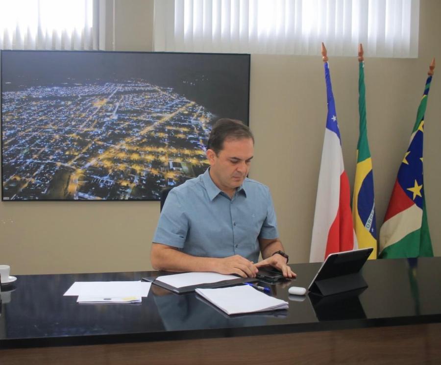 Mateus Assayag realiza o pagamento integral dos servidores municipais de Parintins