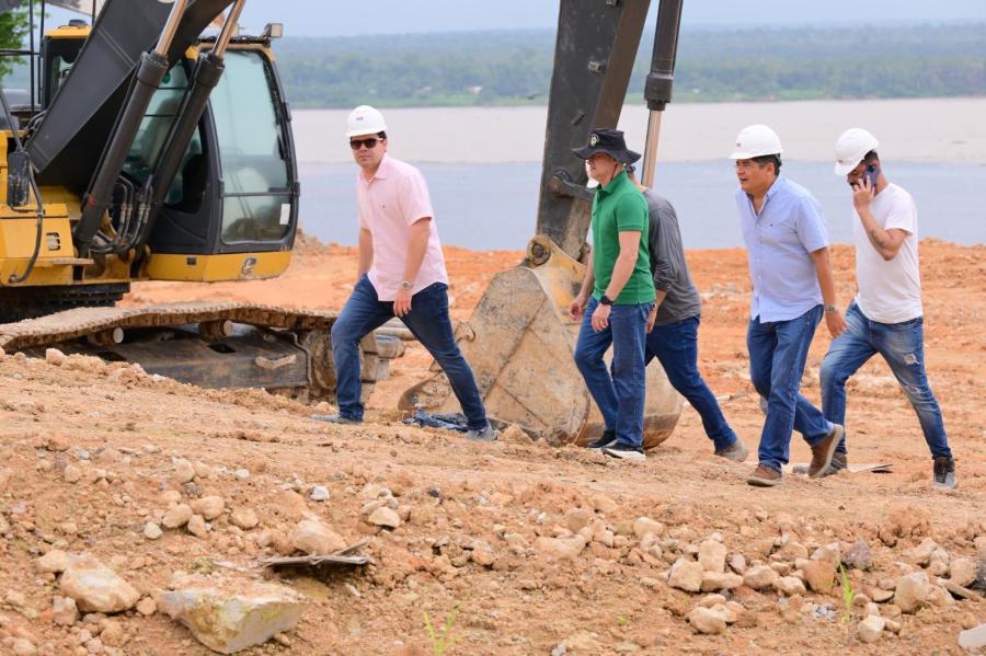 David Almeida fiscaliza progresso das obras do Parque Encontro das Águas em Manaus
