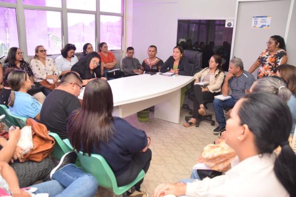 Secretaria Municipal de Educação define preparativos para o início do ano letivo em Parintins