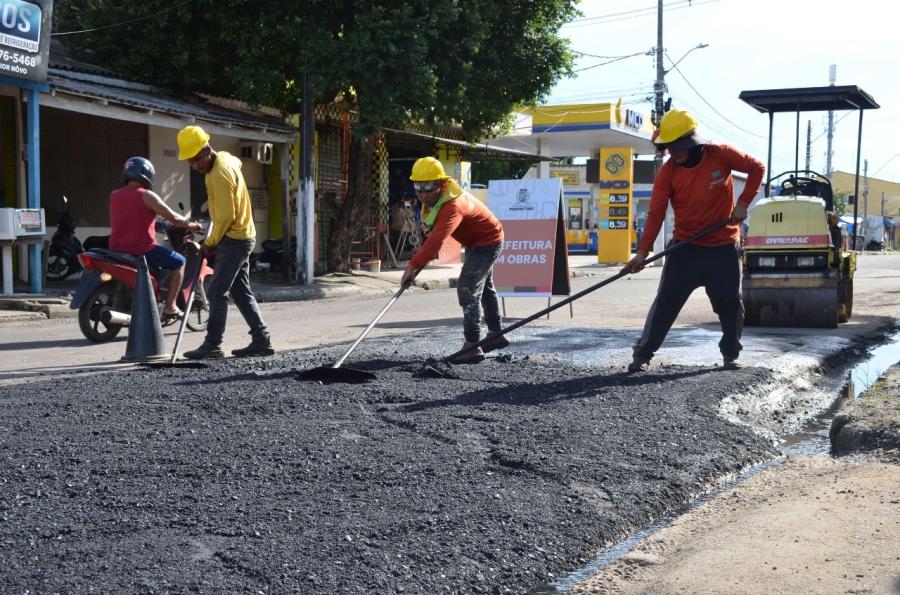 Operação Tapa-buraco reforça infraestrutura e segurança viária em Parintins