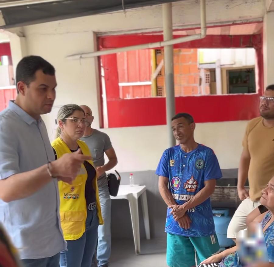 Prefeitura de Manaus presta auxílio às famílias atingidas por incêndio no beco Sucupira
