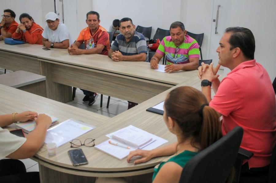 Prefeito de Parintins reforça apoio aos blocos do Carnailha 2025 com novo repasse de recursos