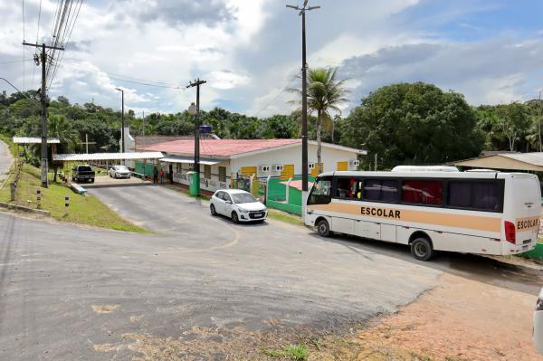 Prefeitura de Manaus instala sinalização viária em escolas da zona rural na AM-010