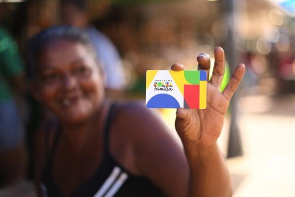 Bolsa Família beneficia mais de 20,5 milhões de famílias a partir desta segunda (17)