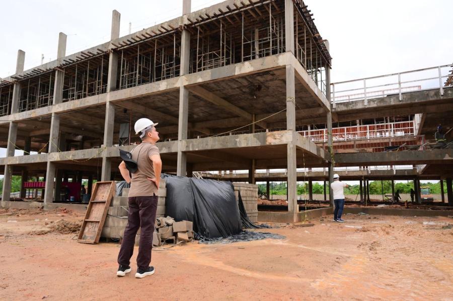 David Almeida visita obras da nova sede do Implurb e prevê inauguração em agosto