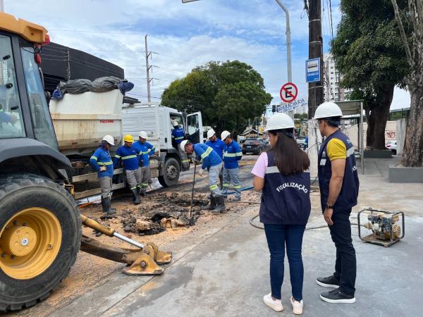 Ageman fiscaliza reparo de vazamento na rede de abastecimento de água no bairro Cachoeirinha