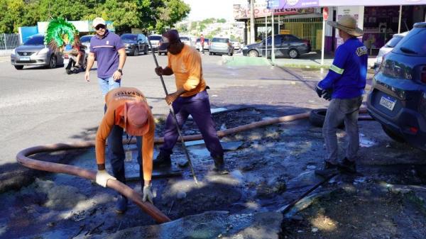 Prefeitura de Manaus realiza limpeza e desobstrução de caixa coletora na zona Sul