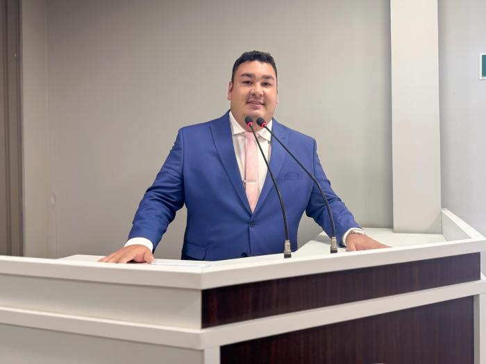 Vereador Alex Garcia propõe adesão de Parintins ao Pacto Nacional de Superação do Analfabetismo Vereador Alex Garcia propõe adesão de Parintins ao Pacto Nacional de Superação do Analfabetismo