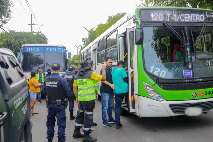 Prefeitura de Manaus reforça fiscalização na operação ‘Transporte Legal’ Prefeitura de Manaus reforça fiscalização na operação ‘Transporte Legal’