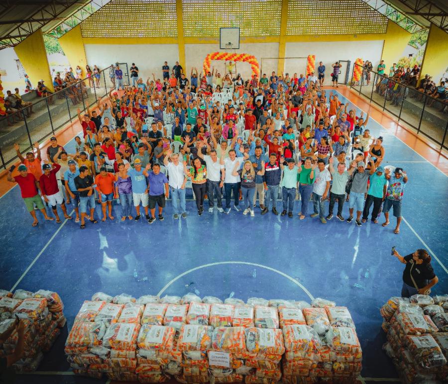 AJUDA HUMANITÁRIA:500 famílias recebem cestas básicas na região do Tracajá, em Parintins AJUDA HUMANITÁRIA:500 famílias recebem cestas básicas na região do Tracajá, em Parintins