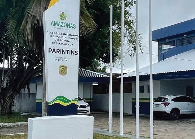 Em Parintins, PC-AM prende assistente social por abandono de incapaz da filha com esquizofrenia Em Parintins, PC-AM prende assistente social por abandono de incapaz da filha com esquizofrenia