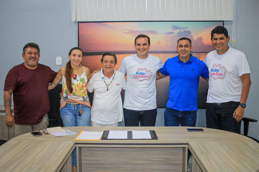 Prefeitura de Parintins e bumbás reiteram objetivo de realizar maior Festival da história Prefeitura de Parintins e bumbás reiteram objetivo de realizar maior Festival da história