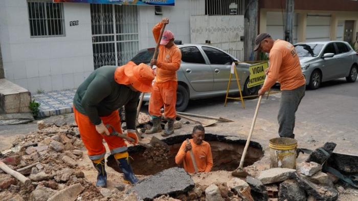 Prefeitura de Manaus amplia obras no Novo Aleixo e restaura drenagem na rua Ibiraqué Prefeitura de Manaus amplia obras no Novo Aleixo e restaura drenagem na rua Ibiraqué