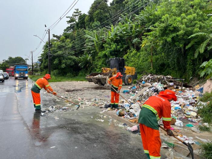 Prefeitura de Manaus remove lixeiras irregulares e reforça conscientização ambiental Prefeitura de Manaus remove lixeiras irregulares e reforça conscientização ambiental