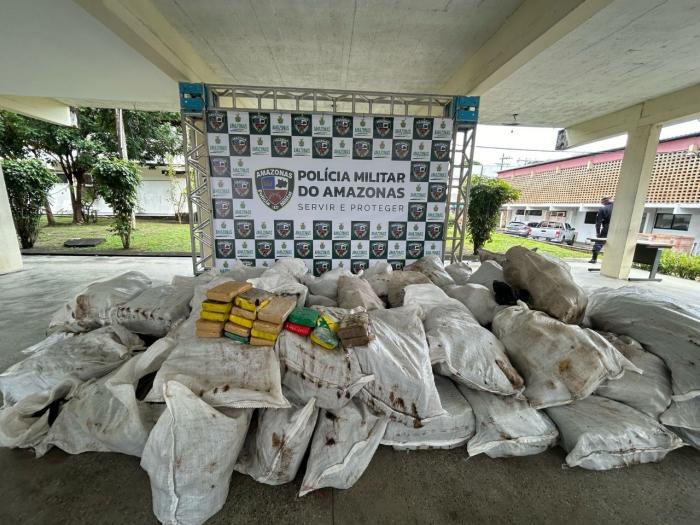 Polícia Militar do Amazonas confisca carregamento de duas toneladas de drogas no Alto Solimões Polícia Militar do Amazonas confisca carregamento de duas toneladas de drogas no Alto Solimões