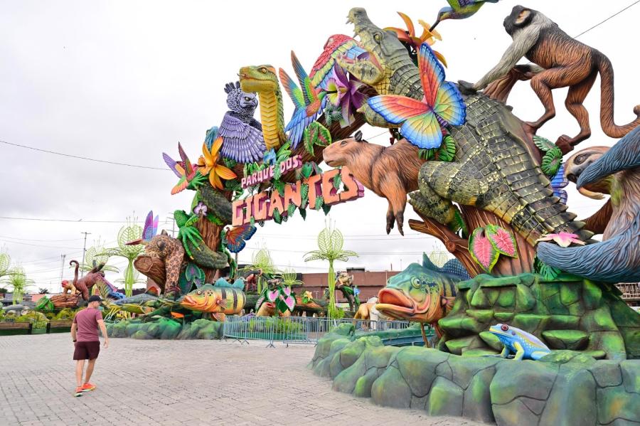 David Almeida comemora a marca de 3 milhões de visitantes no parque Gigantes da Floresta David Almeida comemora a marca de 3 milhões de visitantes no parque Gigantes da Floresta