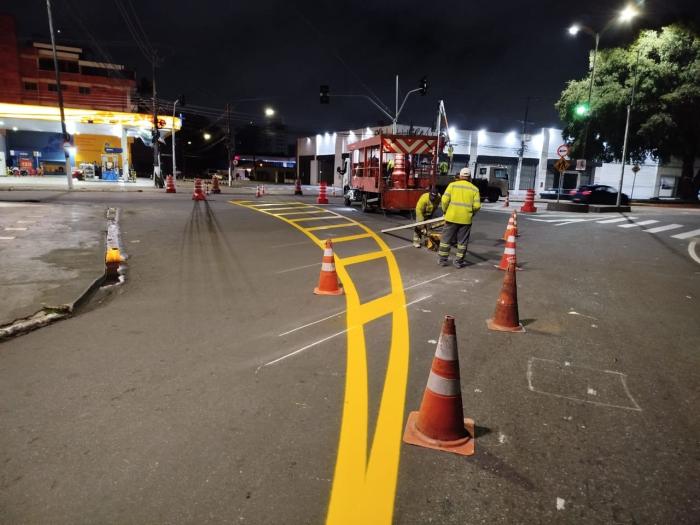 Prefeitura amplia sinalização viária e oferece mais segurança no trânsito em Manaus Prefeitura amplia sinalização viária e oferece mais segurança no trânsito em Manaus