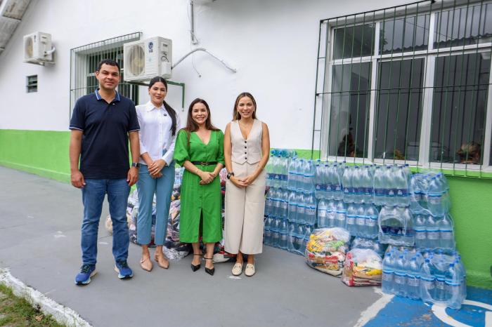 Mayra Dias entrega doações da ALEAM à Semasc para vítimas das chuvas em Manaus Mayra Dias entrega doações da ALEAM à Semasc para vítimas das chuvas em Manaus